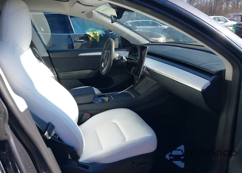 2023 Tesla Model Y Awd/Long Range Dual Motor All-Wheel Drive z USA, uszkodzony, nr VIN 7SAYGDEE7PF883698